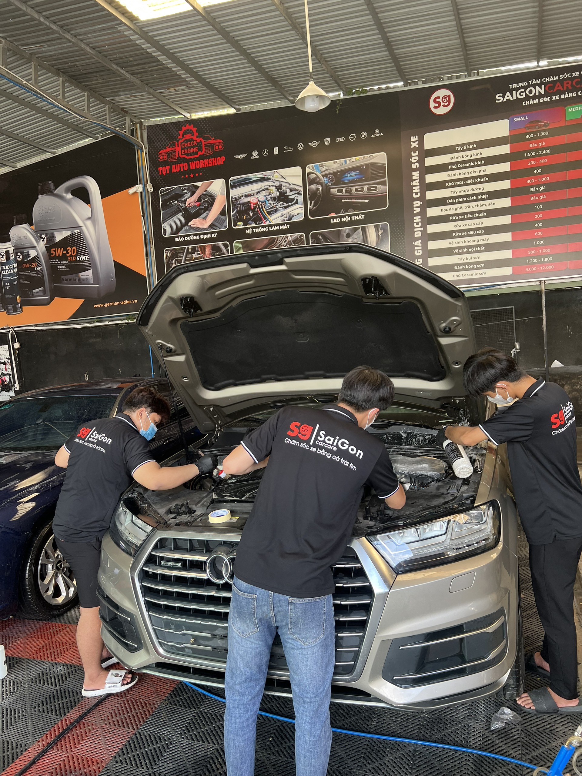 Vệ sinh khoang máy ô tô