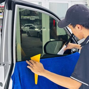 Dán phim cách nhiệt ô tô