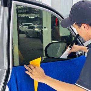 Dán phim cách nhiệt ô tô