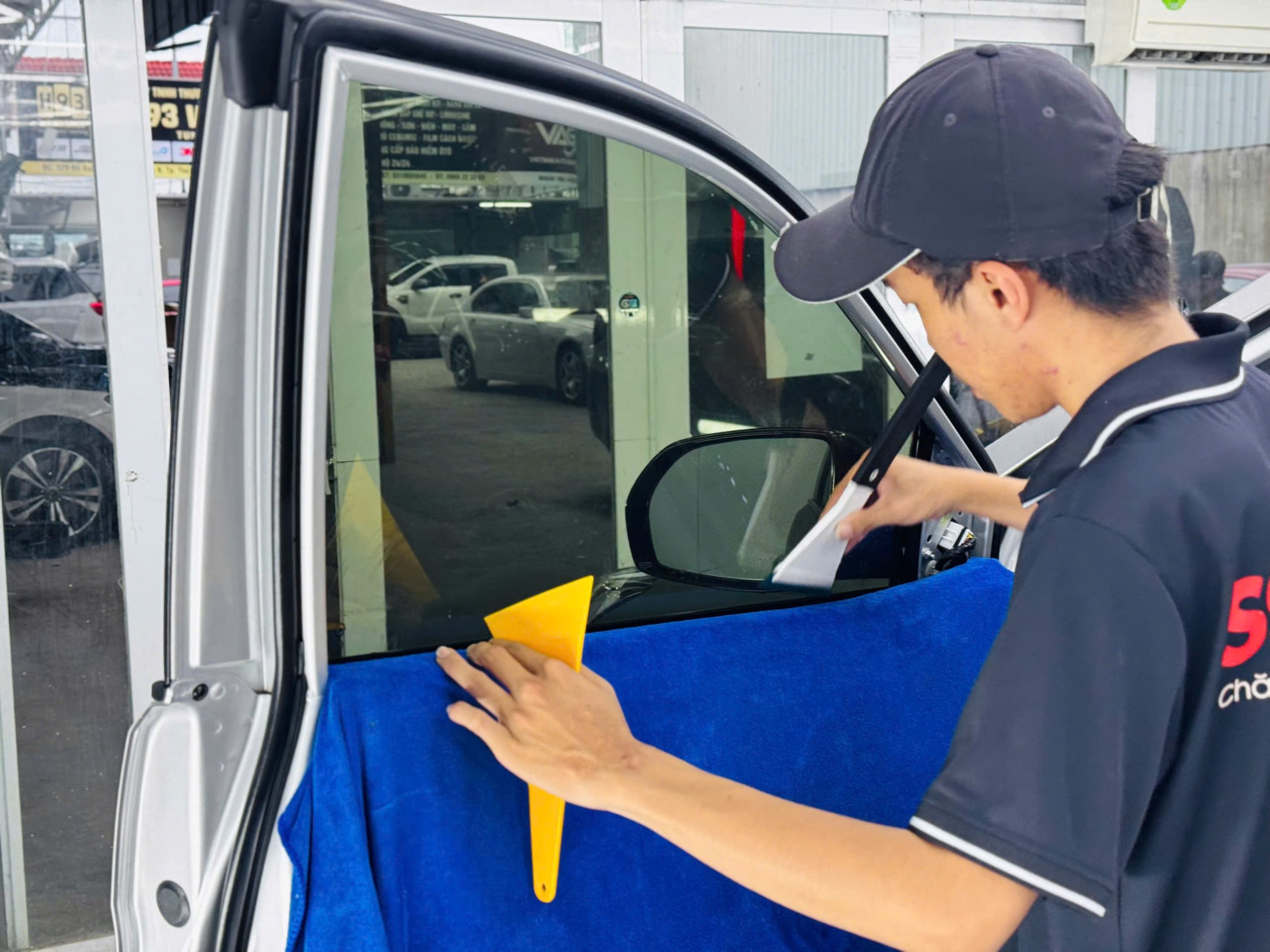 Dán phim cách nhiệt ô tô