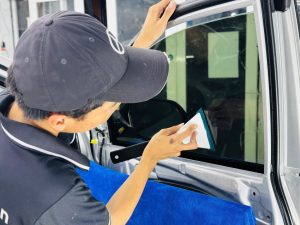 Dán phim cách nhiệt ô tô