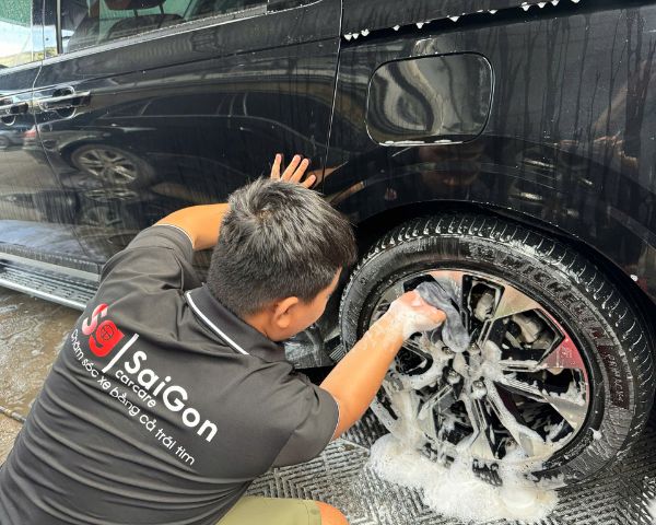 Quy trình rửa chăm sóc ô tô tại saigoncarcare