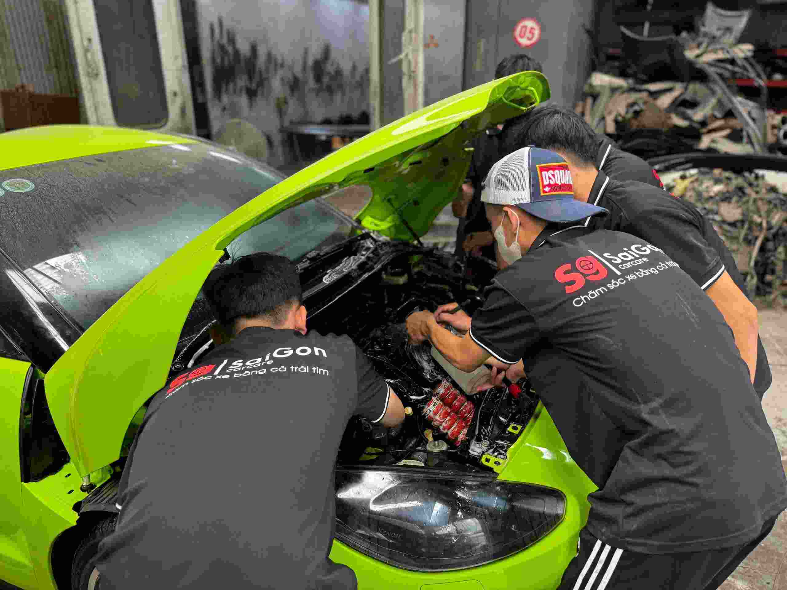 Vệ sinh khoang máy ô tô 4 tháng/lần