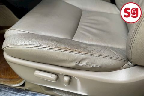 Ghế da ô tô bị nứt tại cạnh ghế