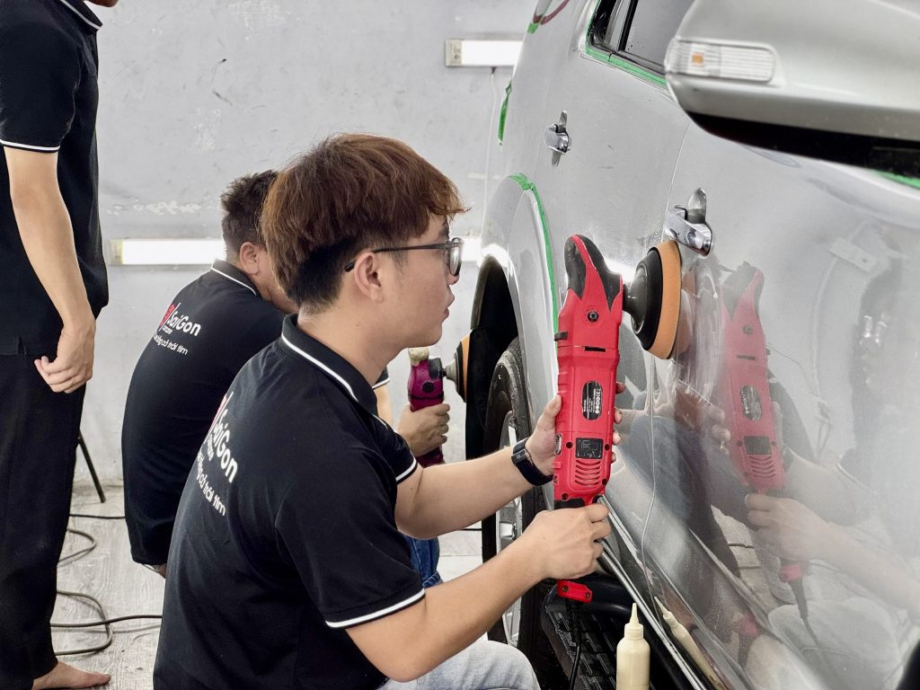 Bảng giá đánh bóng kính xe ô tô