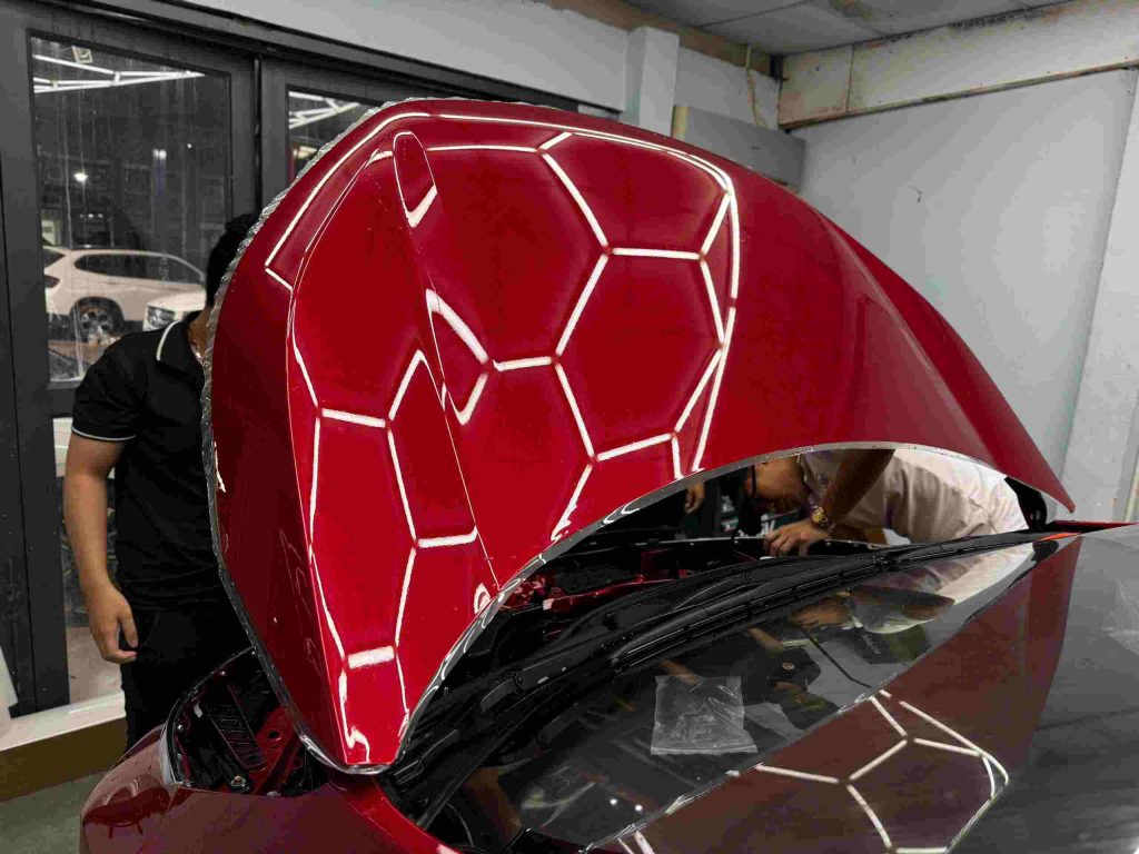 Dán PPF bảo vệ sơn xe ô tô