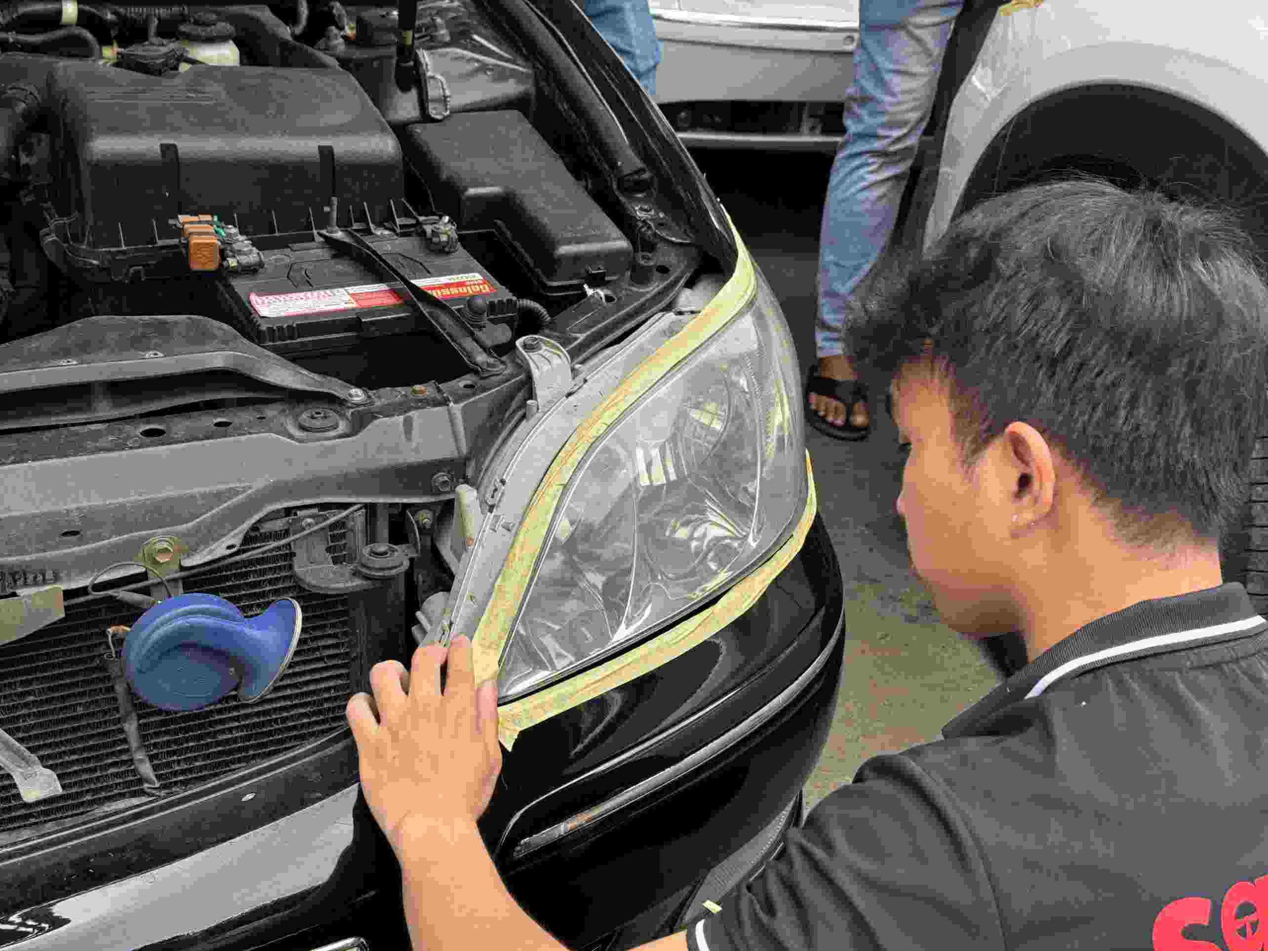 Vì Sao Nên Phục Hồi Đèn Xe Ô Tô Thay Vì Thay Mới?