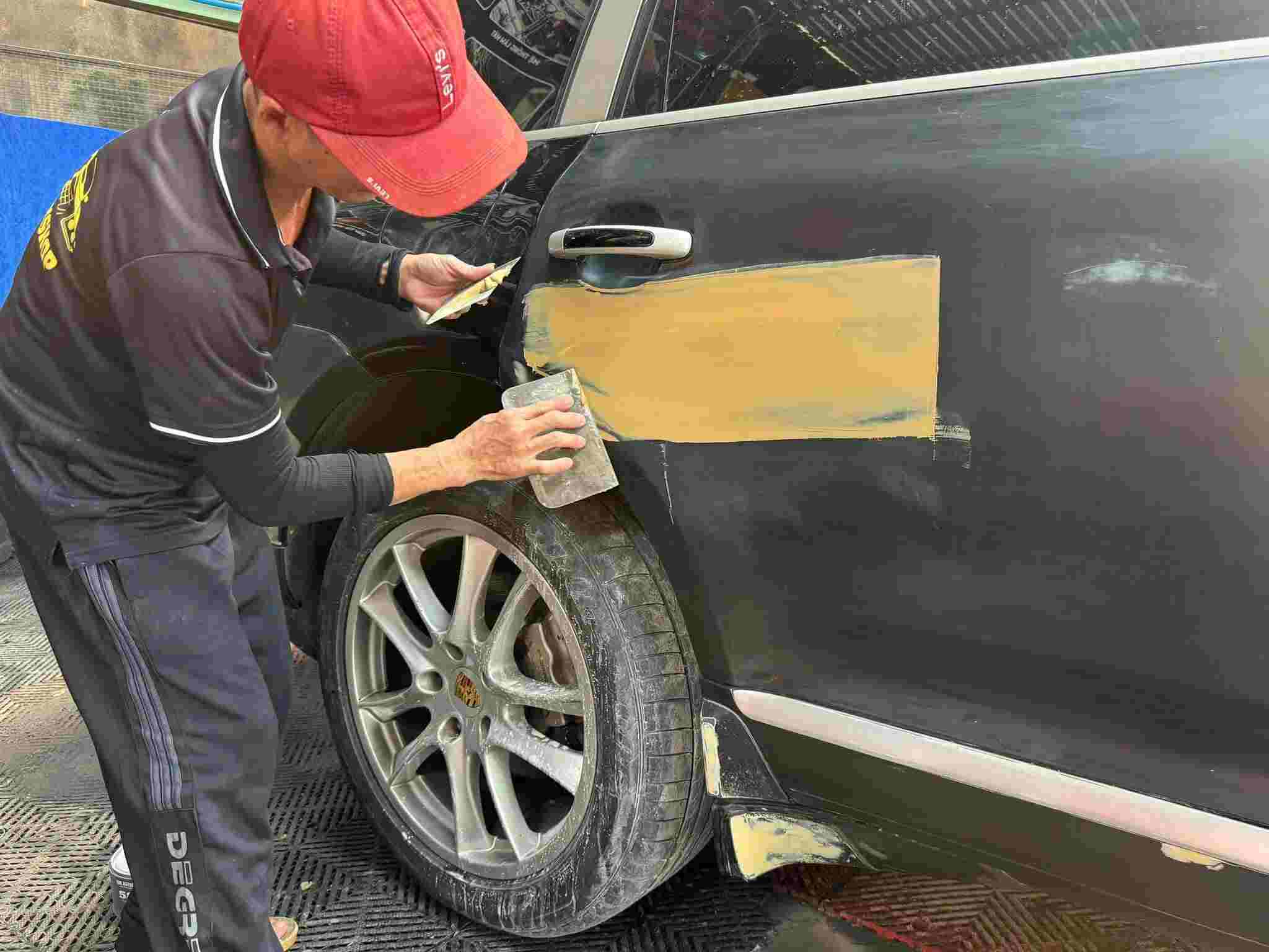 Sơn dặm xe ô tô