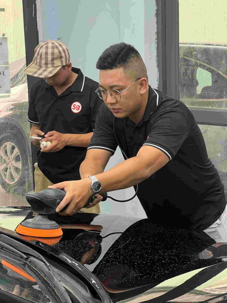 Đánh bóng sơn ô tô để xe luôn như mới