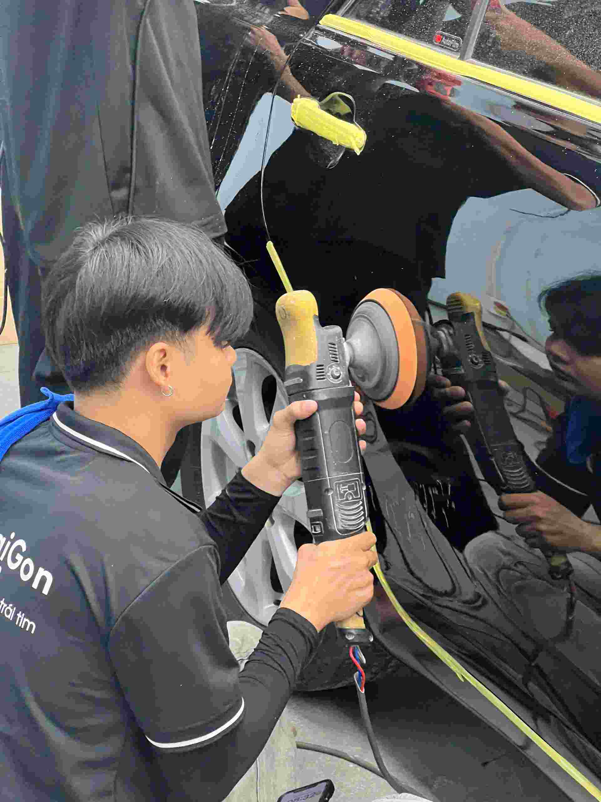 Những lưu ý khi đánh bóng sơn ô tô